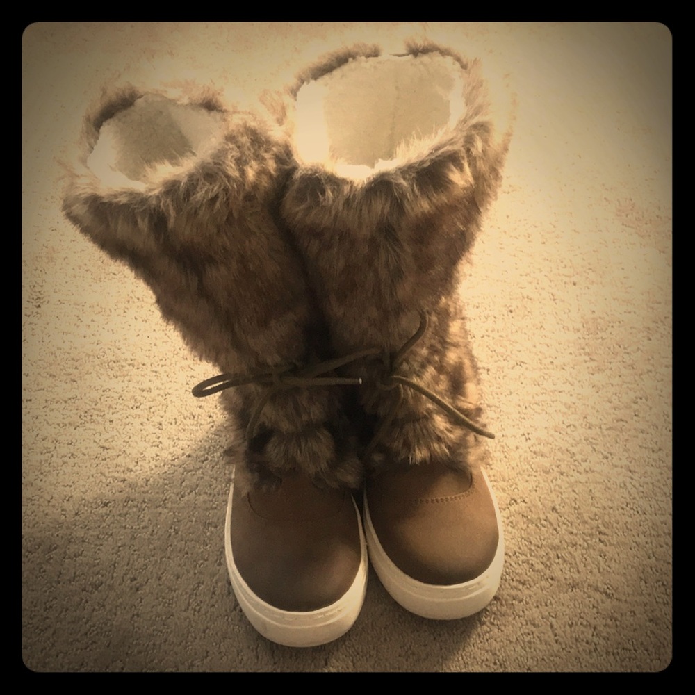 BILLABONG  |  Fleece lined furry boot